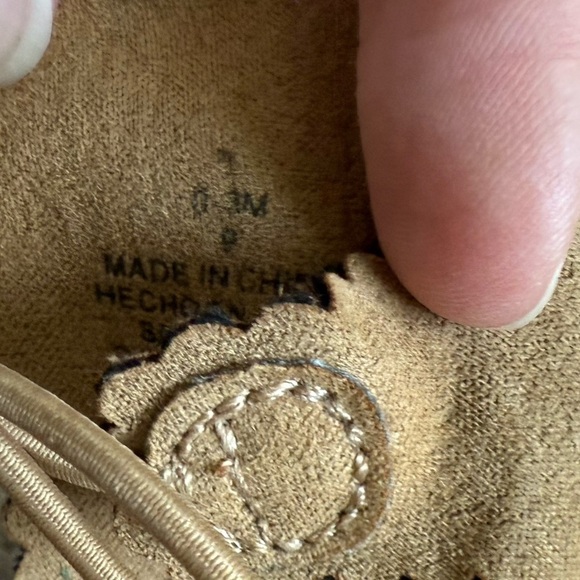 Old Navy|Baby girl Tan faux suede Sandals with ankle strap & tie detail•••Boho! - Picture 5 of 6